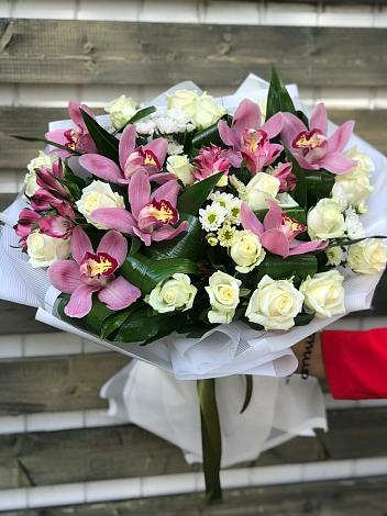Букет цветов из: Розы и Хризантемы в Наволоках