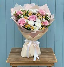 Букет цветов из:  Гвоздики, Орхидеи и Розы в Наволоках