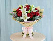 Букет цветов из:  Лилии и Розы в Наволоках