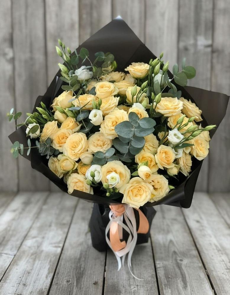 Букет цветов из: Розы и Лизиантусы в Наволоках