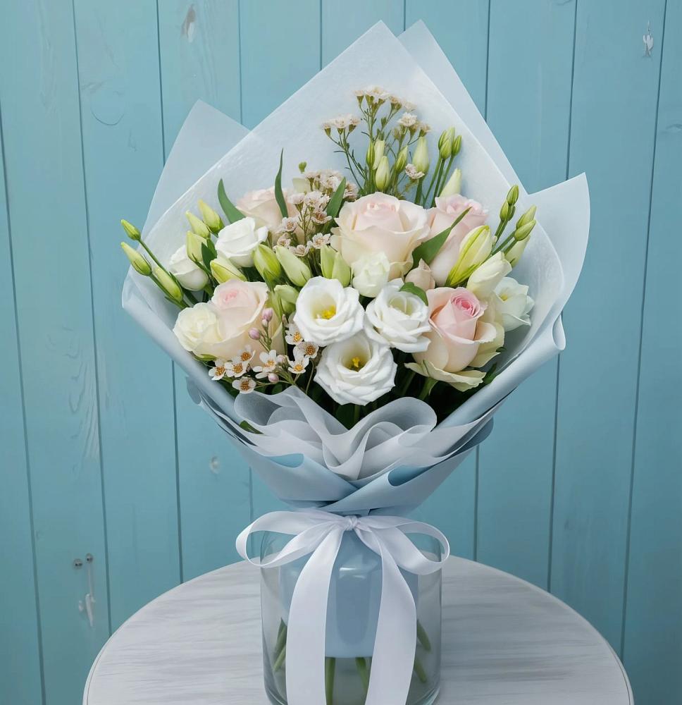 Букет цветов из: Розы и Лизиантусы в Наволоках