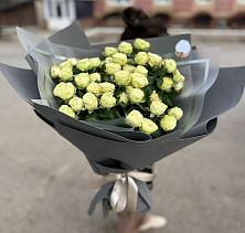Букет Белые кустовые розы Солинеро в Наволоках