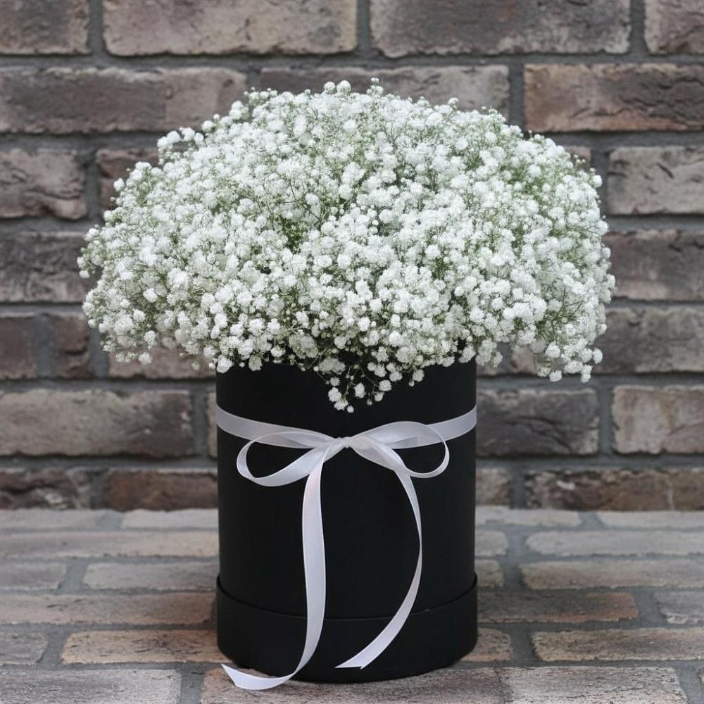 Цветочная композиция из Гипсофила в шляпной коробке в Наволоках