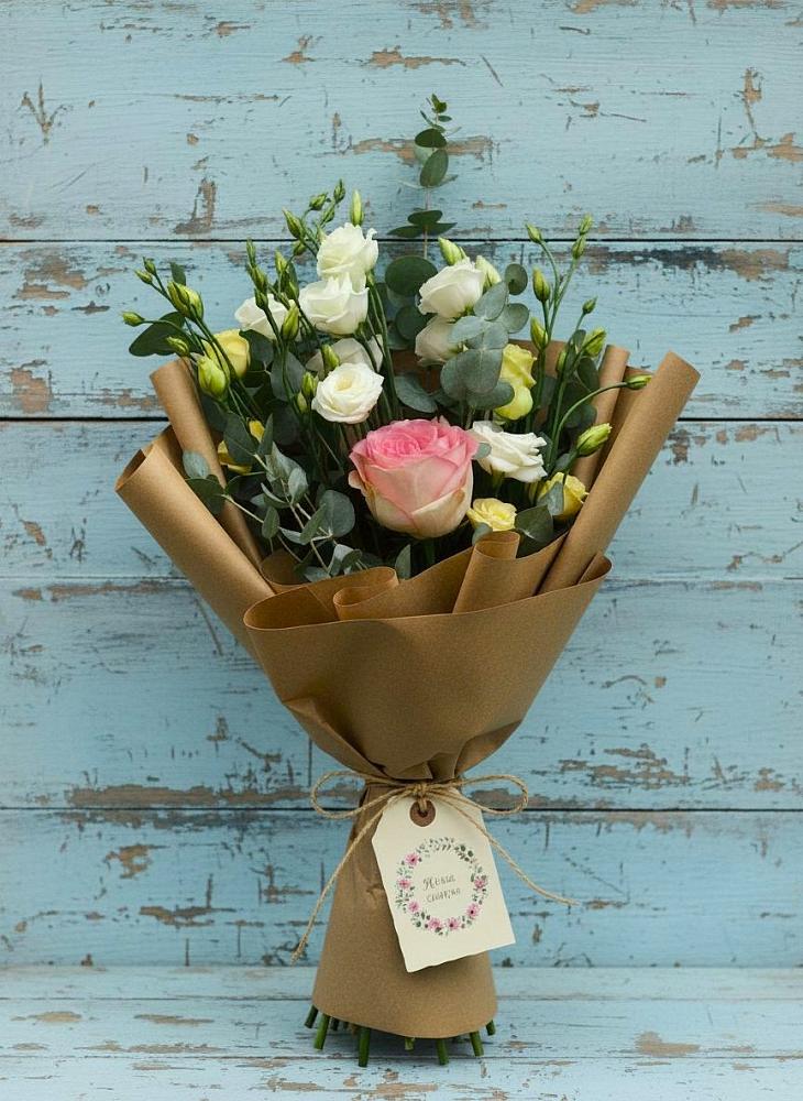 Букет цветов из: Розы и Лизиантусы в Наволоках