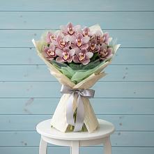 Букет цветов из:  Орхидеи и Розы #REPLACE_PRED# Наволоках