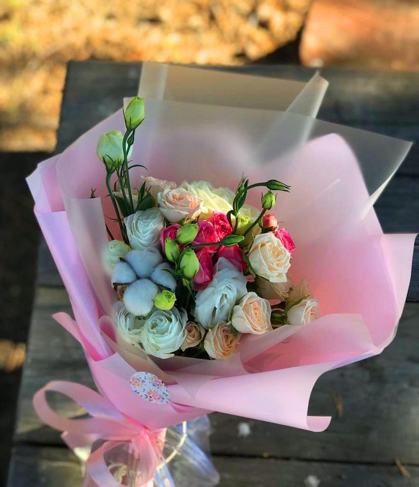 Букет цветов из: Розы и Лизиантусы в Наволоках