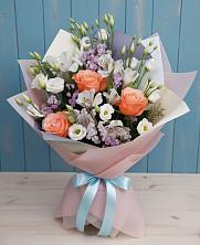 Букет цветов из:  Лизиантусы, Розы, Альстромерии и Гипсофила в Наволоках
