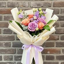 Букет цветов из:  Лизиантусы и Розы в Наволоках