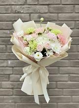 Букет цветов из:  Гвоздики, Розы, Лизиантусы и Хризантемы #REPLACE_PRED# Наволоках