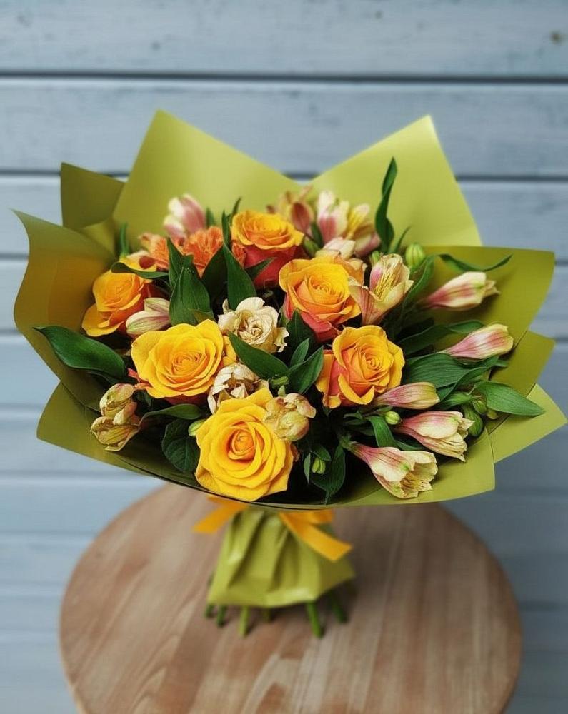 Букет цветов из: Альстромерии и Розы в Наволоках