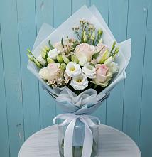 Букет цветов из:  Розы и Лизиантусы в Наволоках