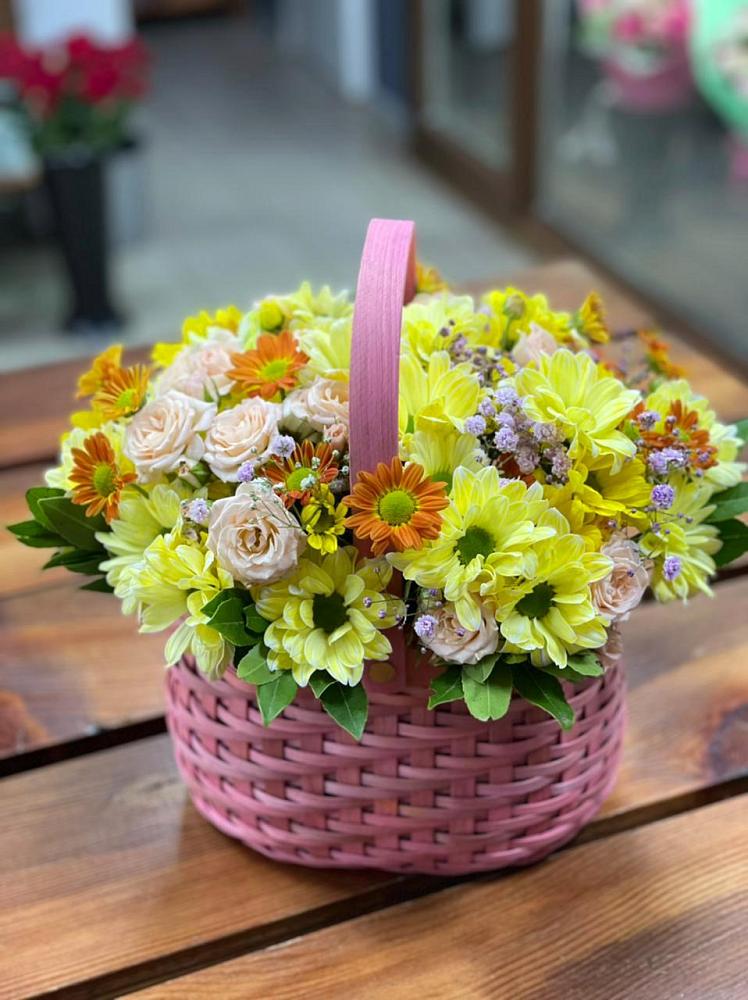 Цветочная композиция из Хризантемы и Розы в корзине в Наволоках