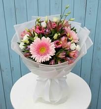 Букет цветов из:  Герберы, Альстромерии и Лизиантусы в Наволоках