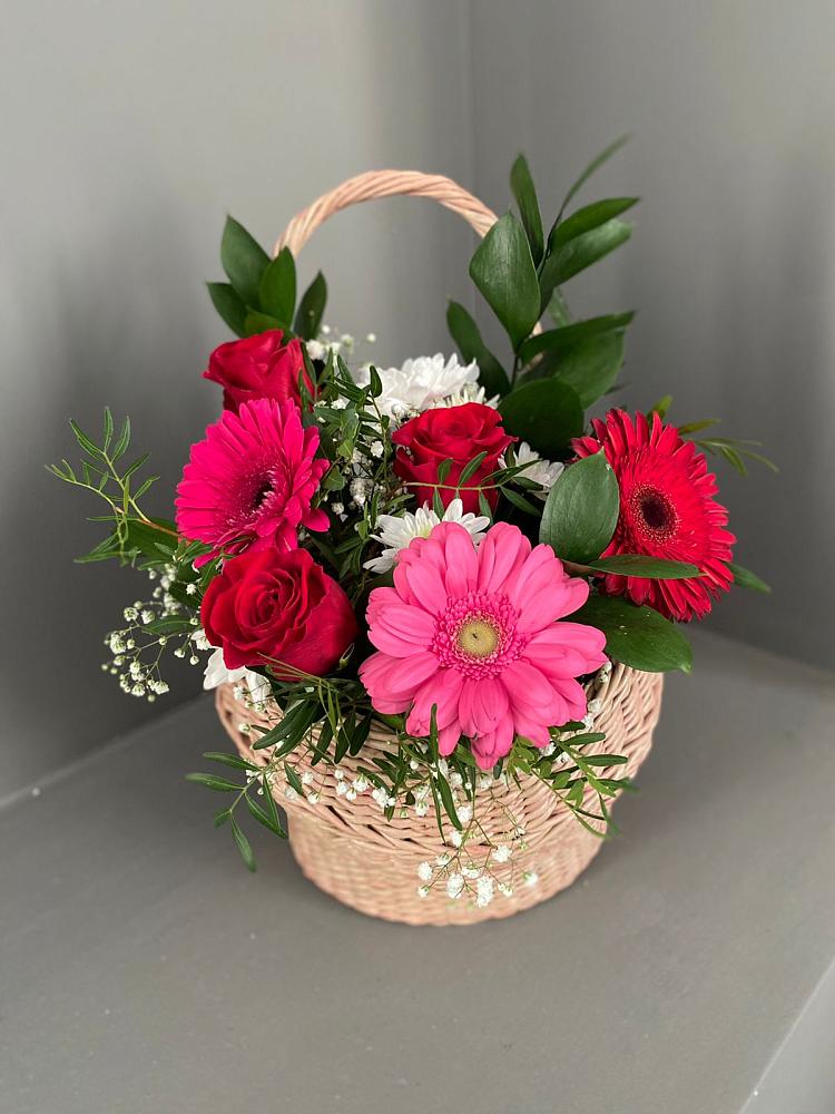 Цветочная композиция из Розы, Хризантемы и Герберы в корзине в Наволоках