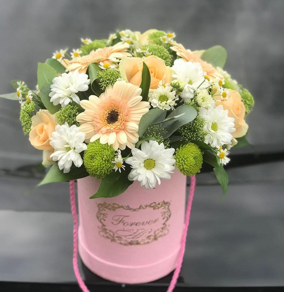 Цветочная композиция из Розы, Герберы и Хризантемы в шляпной коробке в Наволоках