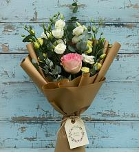 Букет цветов из:  Розы и Лизиантусы в Наволоках