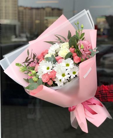Букет цветов из: Розы, Лизиантусы и Хризантемы в Наволоках