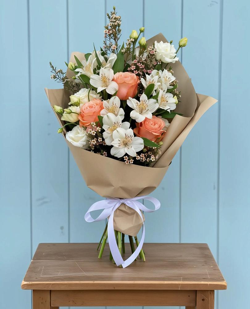 Букет цветов из: Альстромерии, Лизиантусы, Розы и Хризантемы в Наволоках