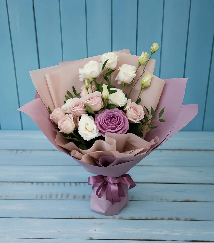 Букет цветов из: Розы и Лизиантусы в Наволоках